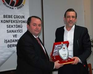 UTİB BAŞKANI BURKAY: TEKSTİL SEKTÖRÜNÜN ÜRETİMİNDE VE İHRACATINDA SÖZ SAHİBİ OLAN OYUNCULARI OLARAK DÜNYA ÖLÇEĞİNDE OYUN SAHAMIZI İYİ BİLMELİYİZ.