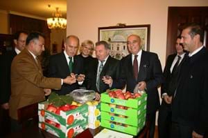 UYMSİB BAŞKANI SALİH ÇALI VE BERABERİNDEKİ HEYET BURSA VALİSİ ŞAHABETTİN HARPUT'U MAKAMINDA ZİYARET ETTİ.