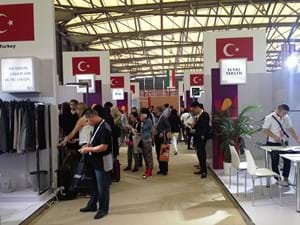 Çin'deki dev fuarda Türk tekstil ürünlerine büyük ilgi